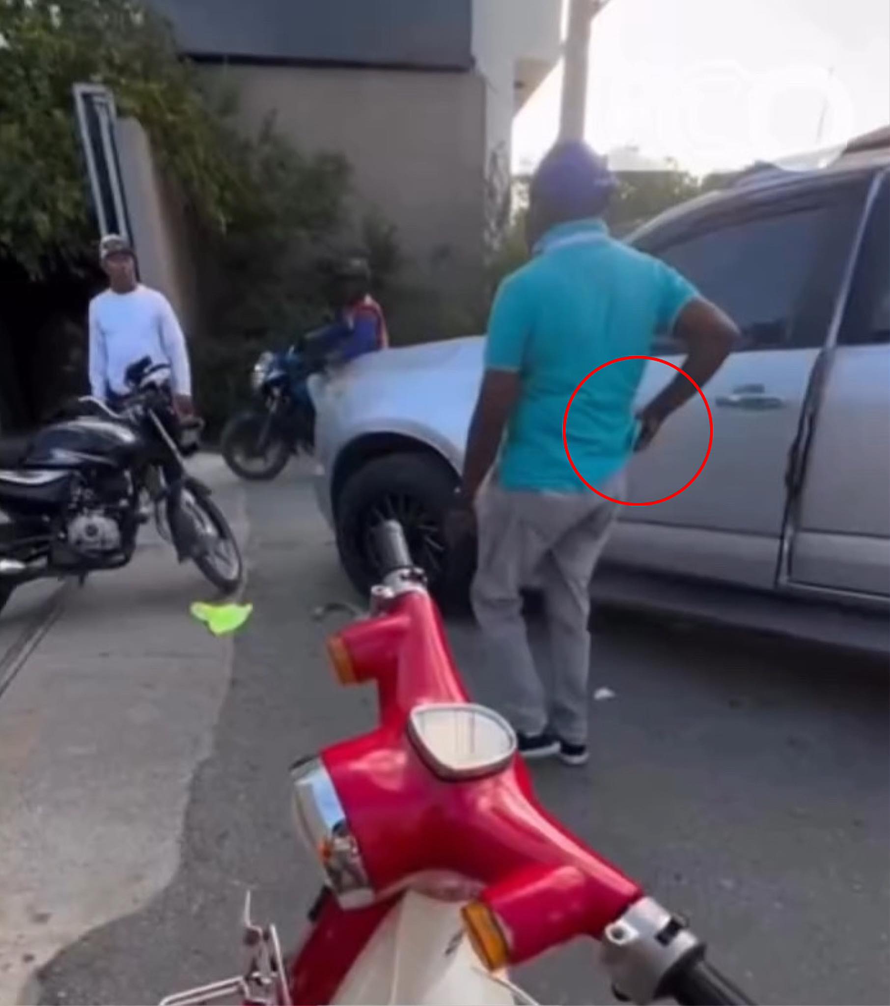 “Se quedó frisao”: tenso enfrentamiento entre motorista y conductor causa revuelo