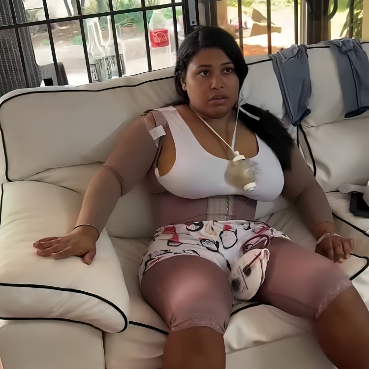 Pastora genera debate tras rumores sobre presunto uso de fondos de iglesia para liposucción